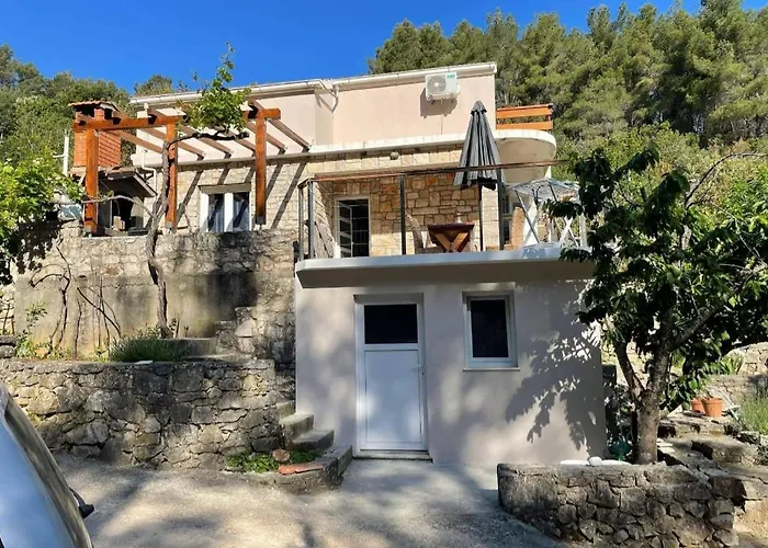 Tina\'S Holiday House