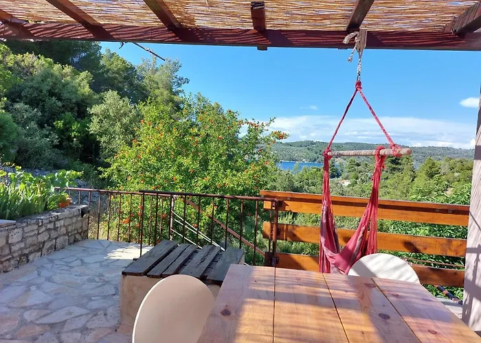 Tina\'S Holiday House